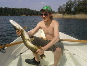 Ammattiosaston retkellä Tammisaaressa keväällä 2010 oli hyvät kalastuskelit. 
